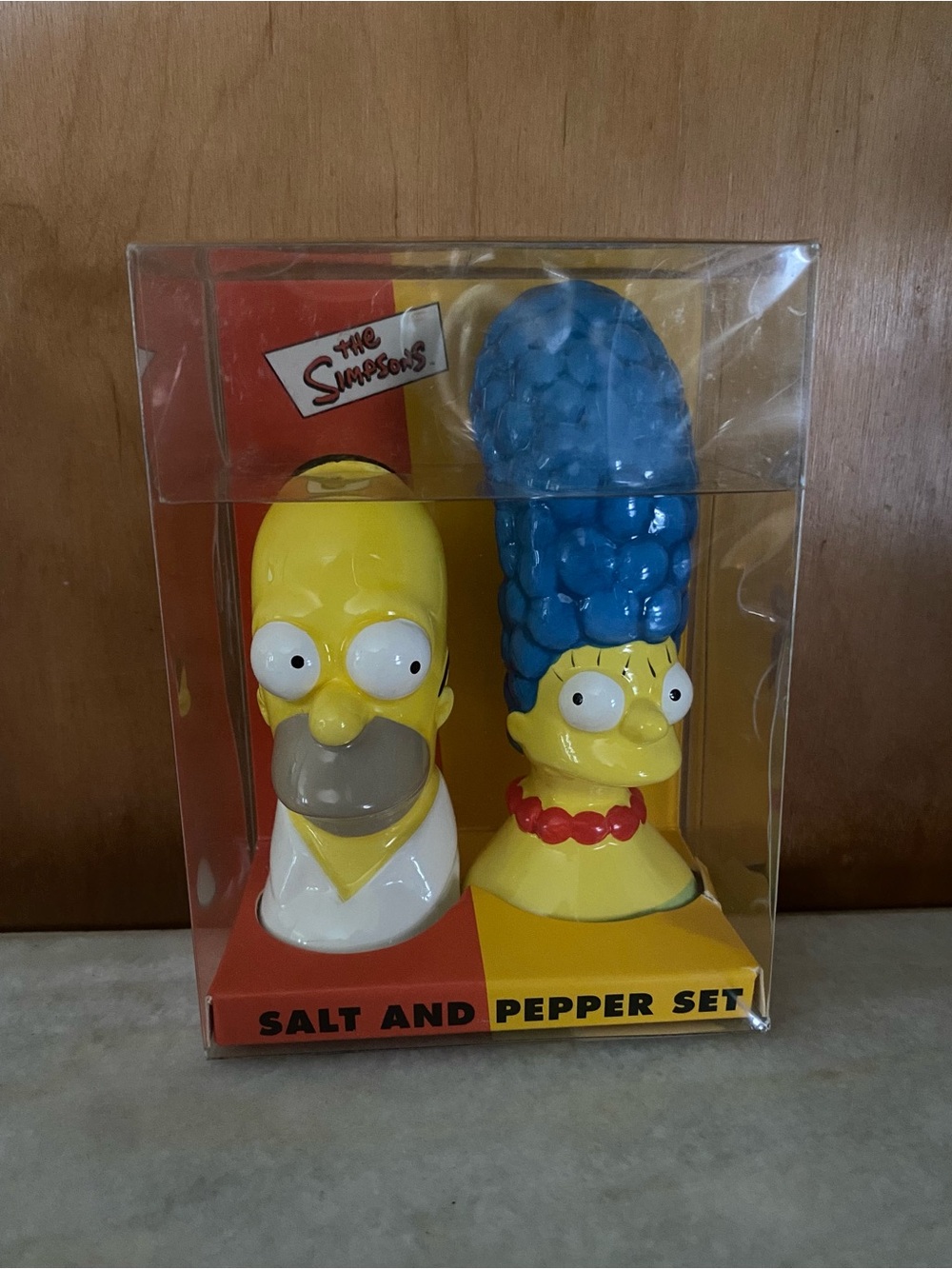 The Simpsons Homer & Marge Yellow/Blue Salt and Pepper Set